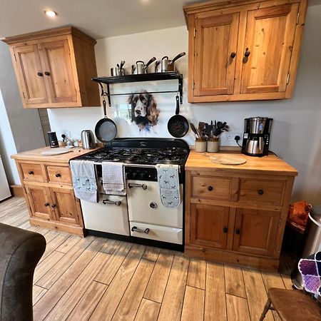 Martock Spaniel Cottage With Views Of Ham Hill, Stoke Sub Hamdon מראה חיצוני תמונה